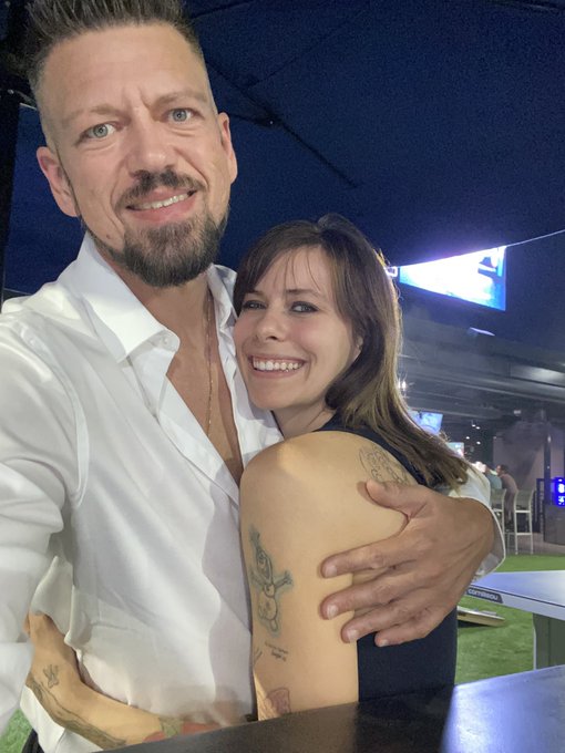 We filmed Neon Nights at The Bellagio last night and hung out at Town Square. https://t.co/50SyyMiQS<a href="/tag/lovepinkgirlsgiveaway"class="tags"><span>#lovepinkgirlsgiveaway</span></a>