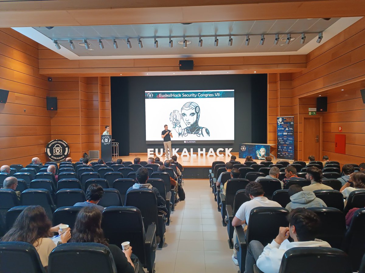 EuskalHack's tweet image. Comenzamos la tarde con "CPU vulns: There and back again" de Pepe Vila, donde nos explica 3 problemas recientes que afectan a la mayoría de CPU modernas #Microarchitecture #ESCVII @cgvwzq