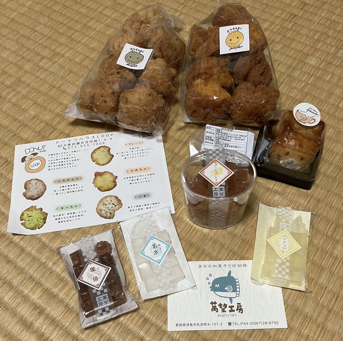 hiroyuki_0102's tweet photo. 連れていってもらいましたクリマ！久しぶり…知ってるとこもちらほら居て嬉しい、パンダさんご健在で泣くかとwサーターアンダギーは小さいにこしたことはない、大福入りも美味しかった！琥珀糖はここのなら食べられる、会えると嬉しい、珈琲味が好き。この猫さん月餅らしい…可愛い、明日のおやつ。続 https://t.co/ukddc3fTuZ