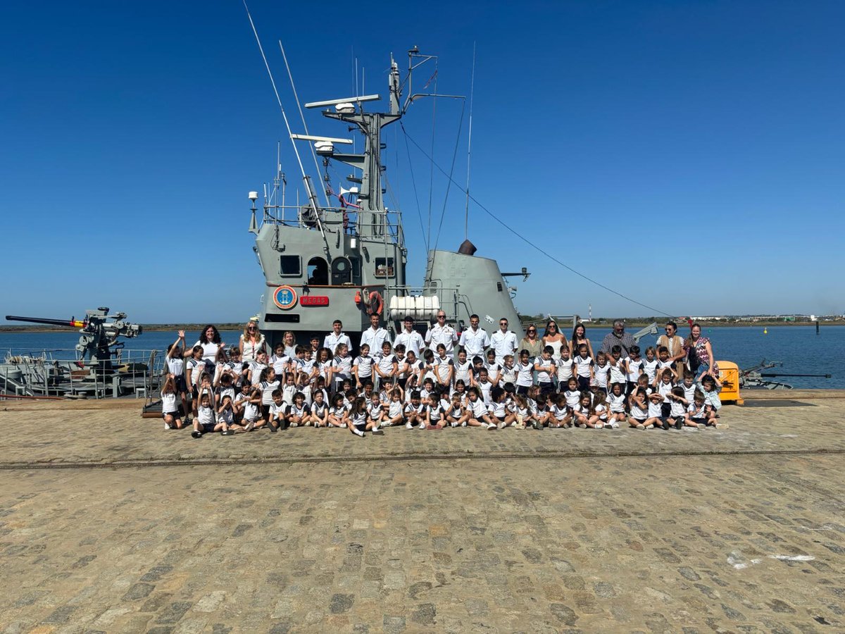 Armada_esp's tweet photo. Durante la estancia en el puerto de #Huelva, el patrullero #Medas abrio sus puertas para visitas, recibiendo el cariño de la gente con más de 300 personas. En especial alumnos del @cmihuelva.
¡Gracias por vuestra calida bienvenida!
¡Esperamos que hayáis disfrutado! https://t.co/Flp42GTxwc