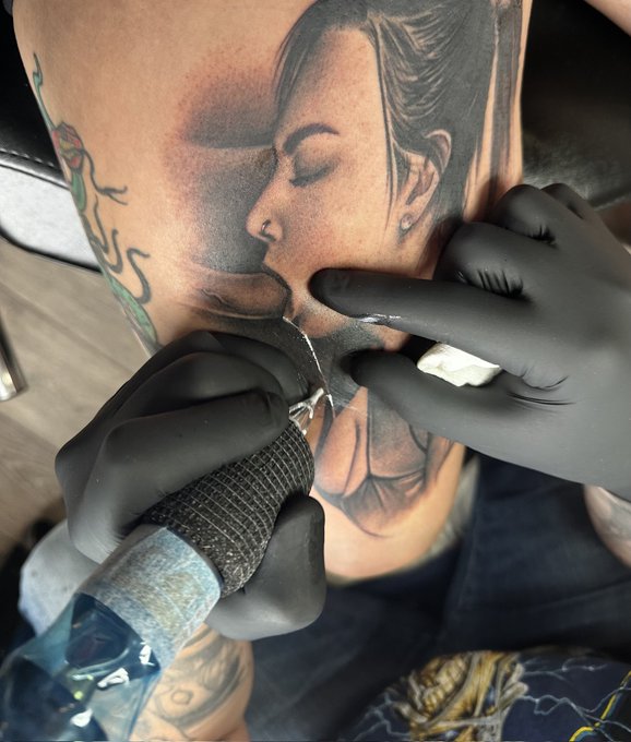 When a fan pays you to get a tattoo of yourself sucking his cock 🤣🤣🤣 https://t.co/p8MxViESAr