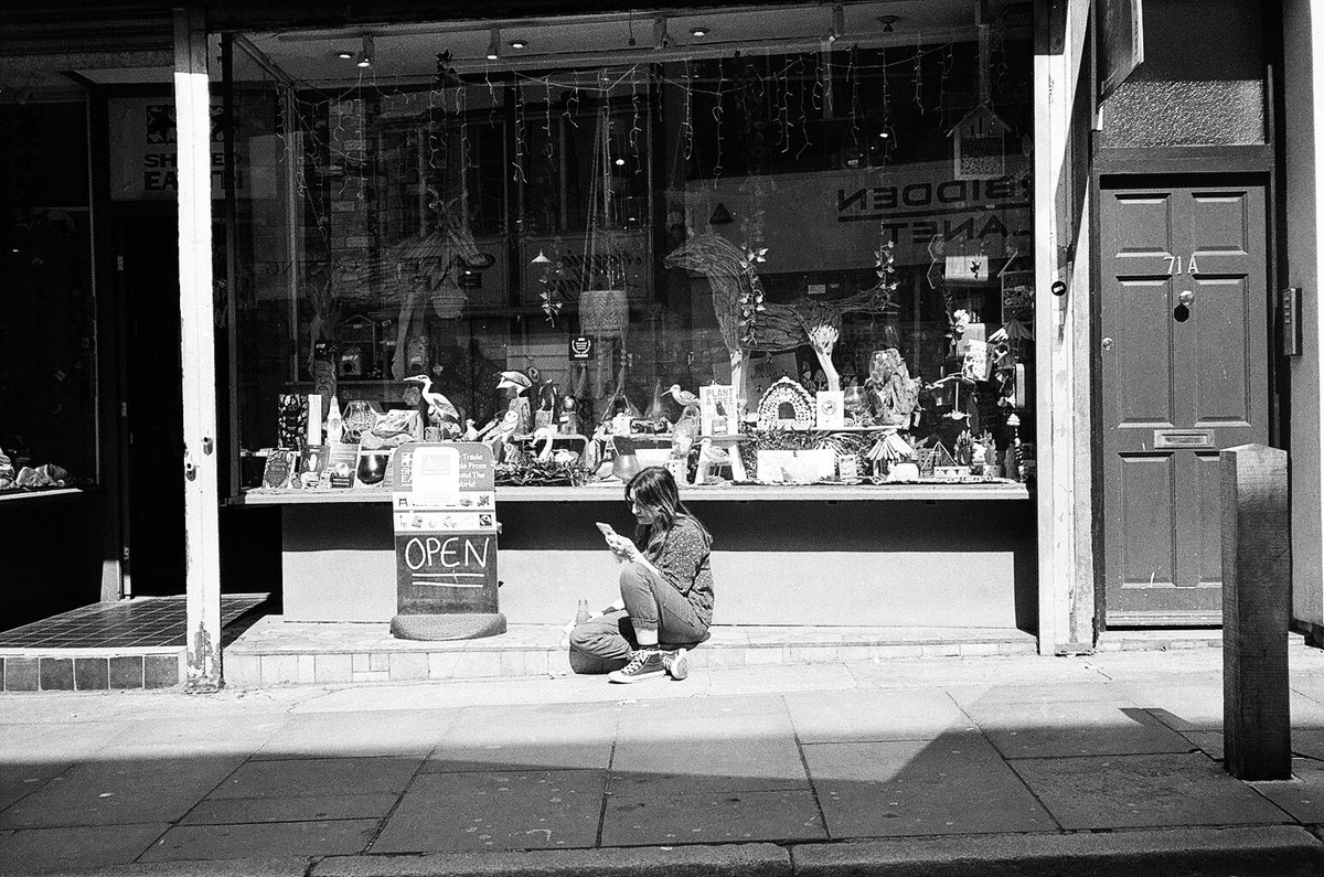 harrylime69's tweet image. In and around Bold Street on film 
🎞 HP5 📷 Canon Sureshot Max 
#shootfilmstaybroke #streetphotography #HP5