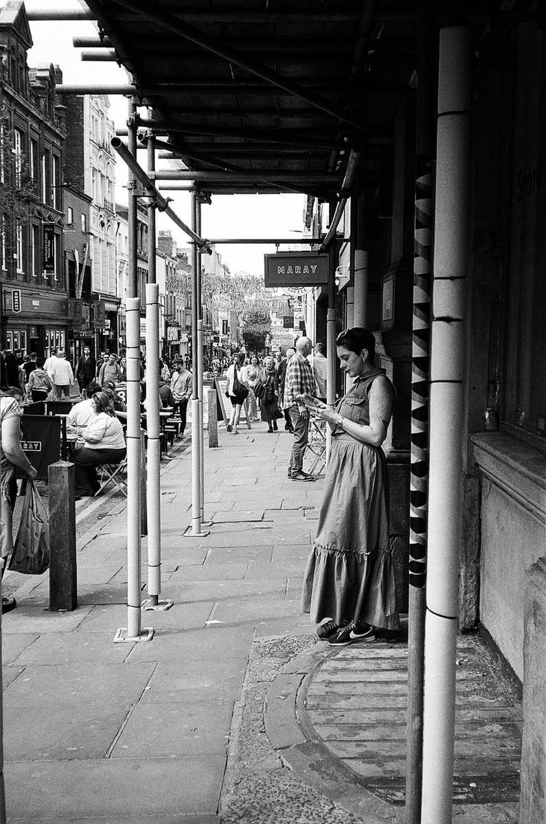 harrylime69's tweet image. In and around Bold Street on film 
🎞 HP5 📷 Canon Sureshot Max 
#shootfilmstaybroke #streetphotography #HP5