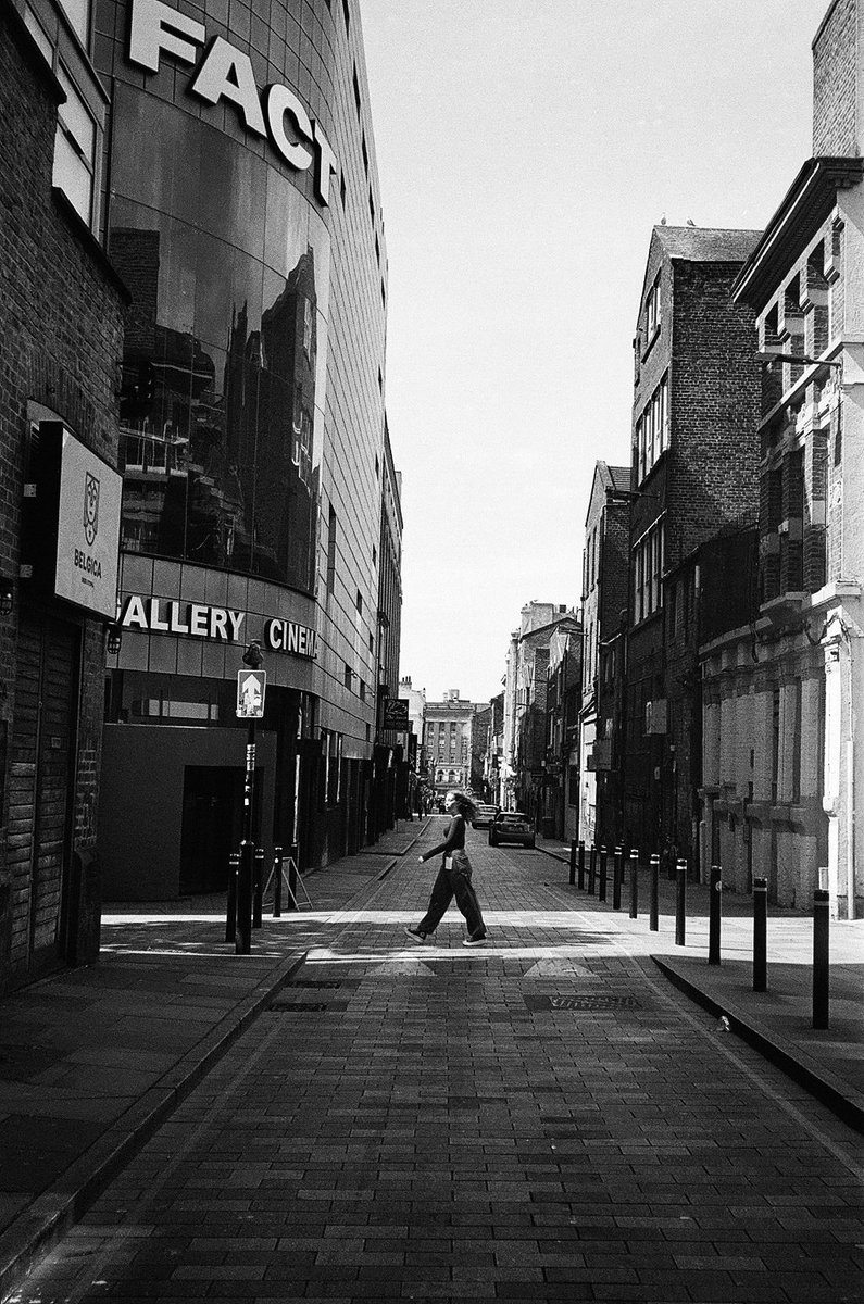 harrylime69's tweet image. In and around Bold Street on film 
🎞 HP5 📷 Canon Sureshot Max 
#shootfilmstaybroke #streetphotography #HP5