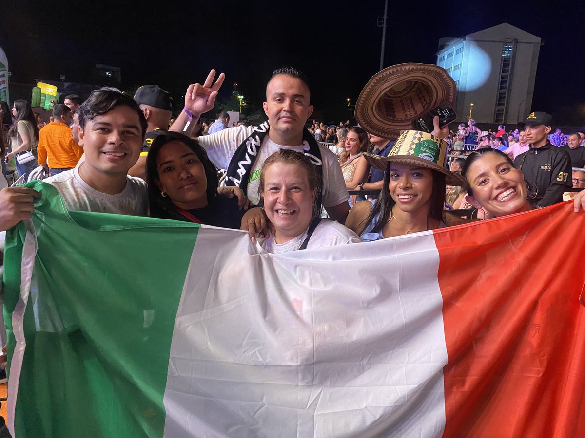 Carlosalvizs's tweet image. Hace 8 día la Luna iluminó Montería con voz #Inolvidable