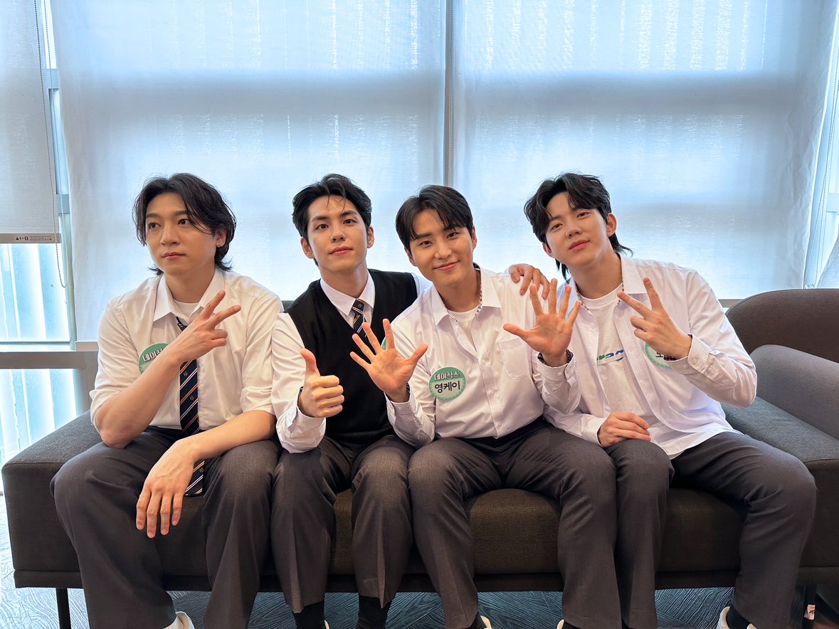 [ #DAY6_BEHIND ]

형님들의 학교에
데식이들의 등장이라..💫

혹시 우리 학교에도
전학 와주실 수..? (제발)

#DAY6 #데이식스
#JTBC #아는형님