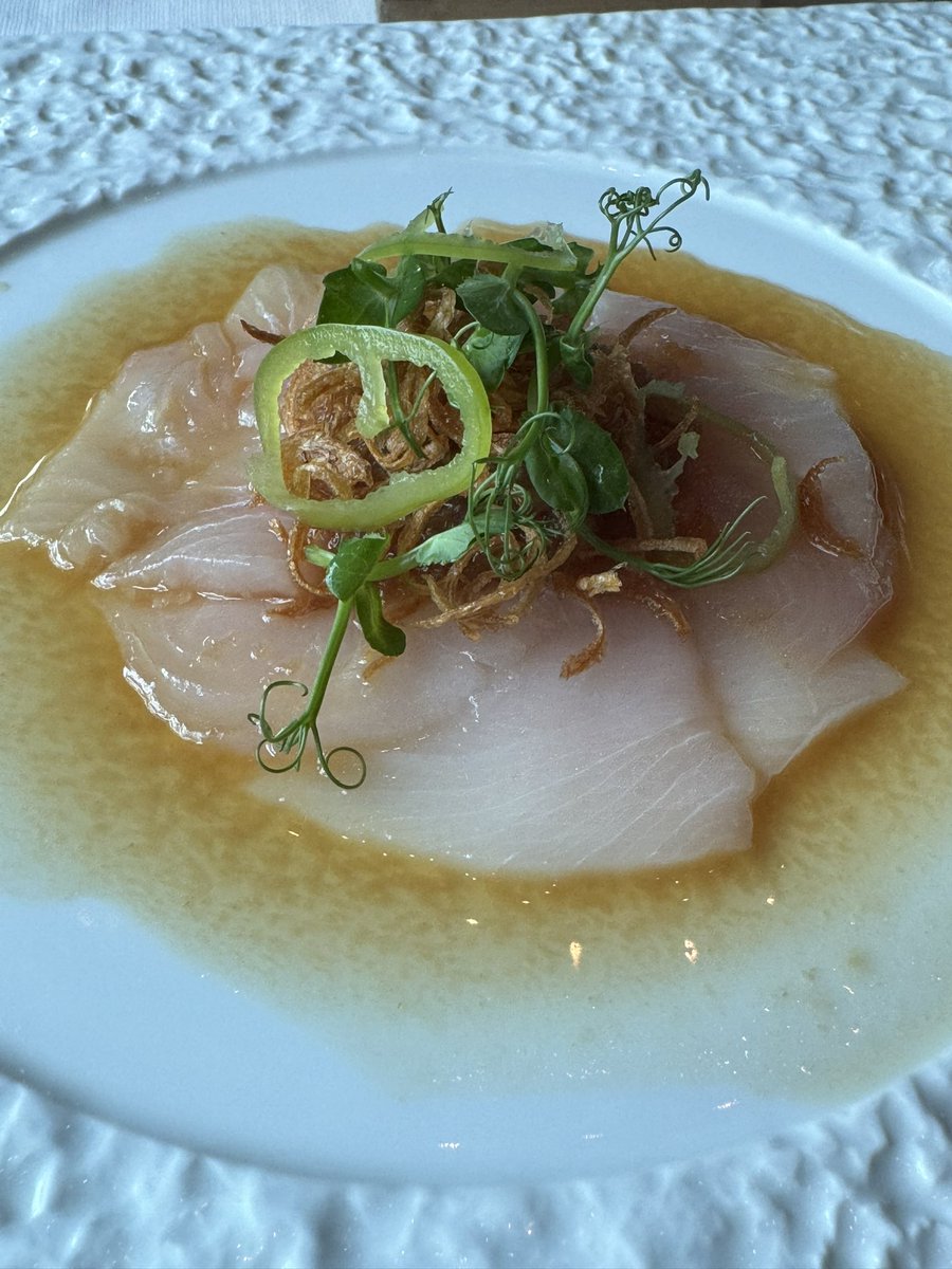Rockymeranaam69's tweet photo. A meal eaten for over 3 hours, what started with sparkling water, moved to a Prosecco and continued with cold sake as course after course blew us away at the incredible Megu @TheLeelaHotels Chanakyapuri, Delhi. Great company and thanks #PawanSoni #SameerBawa @IFoodFreak 1 of 3 https://t.co/kwfBY2mQtZ