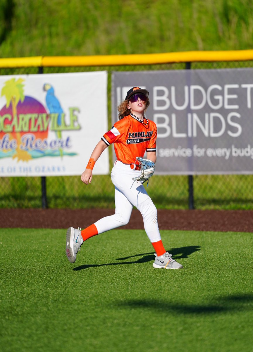 Tracking a baseball requires precision, focus, &amp; athletic prowess. It’s not just about having quick reflexes but also understanding the game and anticipating the play. That split-second decision can make all the difference. Keep your eye on the ball and stay ready #Athlete #12u