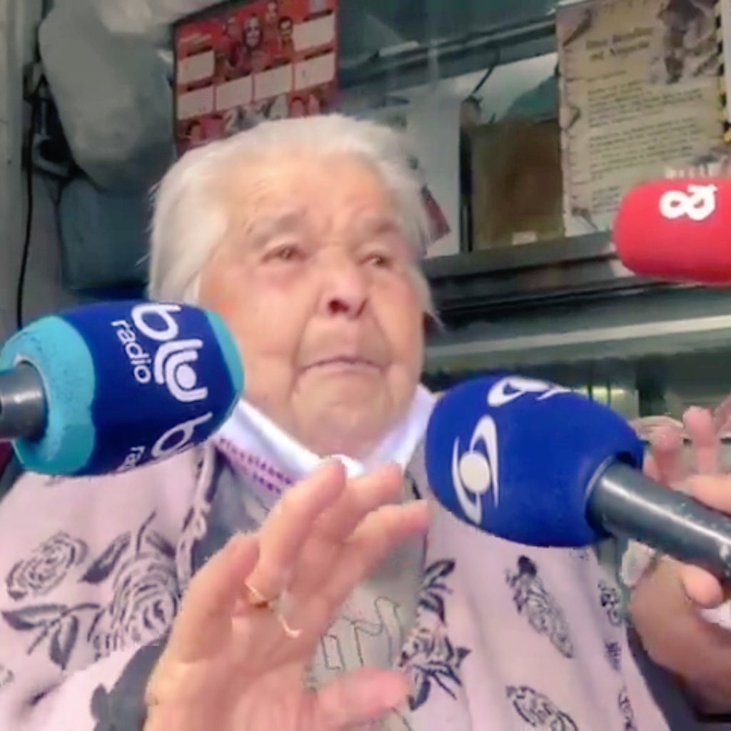 _Gelver_'s tweet image. DIAN cierra por 3 días piqueteadero Doña Segunda en Bogotá, por no implementar facturación electrónica. Medios y bodegas le echan la culpa a Petro, pero no dicen que tiene más de 14 empleados y es su nieta, egresada en finanzas de la Sergio Arboleda quien lo administra hace años