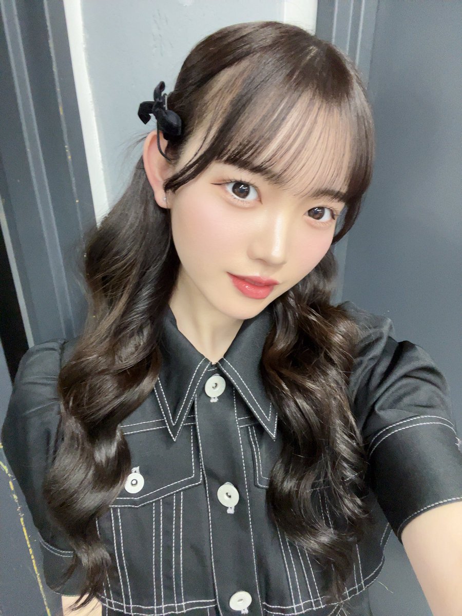 初衣装と私服衣装のチェキが復活してたよ！ 買えなかった方ぜひ！！🦋🦋