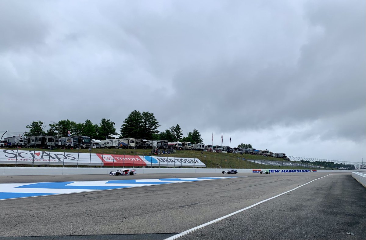 RacingCXN's tweet photo. NASCAR modifies are on track @NHMS #mohegansun100 https://t.co/vlsVR3NtQg