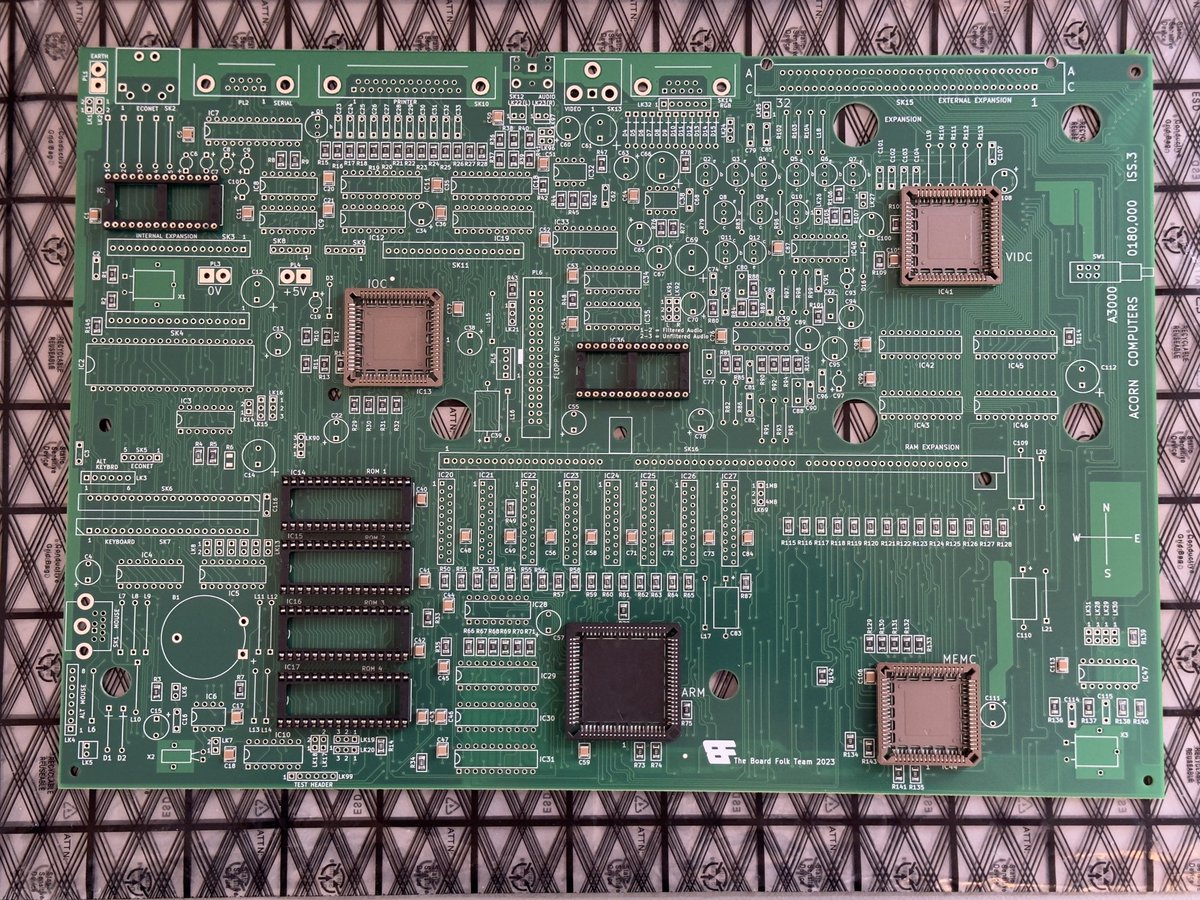 hombobob's tweet photo. Finally got around to finishing this replica Archimedes A3000 pcb by ⁦@PeepoUK⁩ and “the board folk”. Worked first time, really happy with that. https://t.co/lXhZRg1hNr