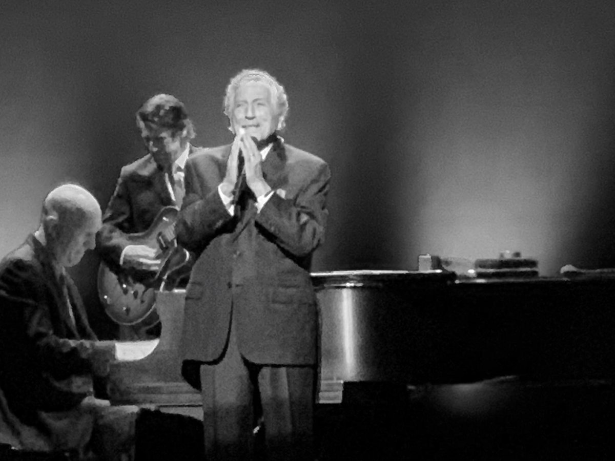 el_calden's tweet photo. @rosebudshears Tony Bennett, sin dudas. Sin autotune, sin fuegos de artificio. Todo talento y amor por lo que hacía. https://t.co/eJKIb3gyxz