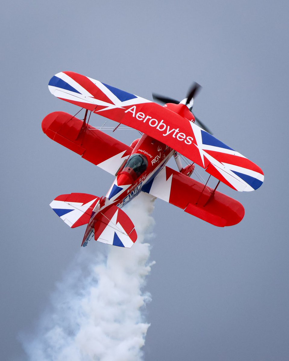 RichgoodwinS2S's tweet photo. Another Excellent Image Of G-EWIZ At Cosford In The Vertical ๐๐ฌ๐ง
๐ธ @peakepics
#richgoodwinairshows #aerobytes #Silmid #airdisplay #aircraft #biplane #loveplanes #airshow #pitts #pittsspecial #aerobatic #aerobatics #airshowphotography #aviationphotography #planelovers https://t.co/3iyVANdA6r