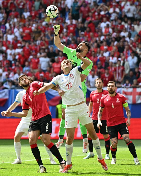 carlosVcf77's tweet photo. Que porterazo tiene el Valencia club de fútbol, quién lo quiera que lo paguen.  Mamardashvili 💪
@EURO2024 https://t.co/PrMEULRrrw