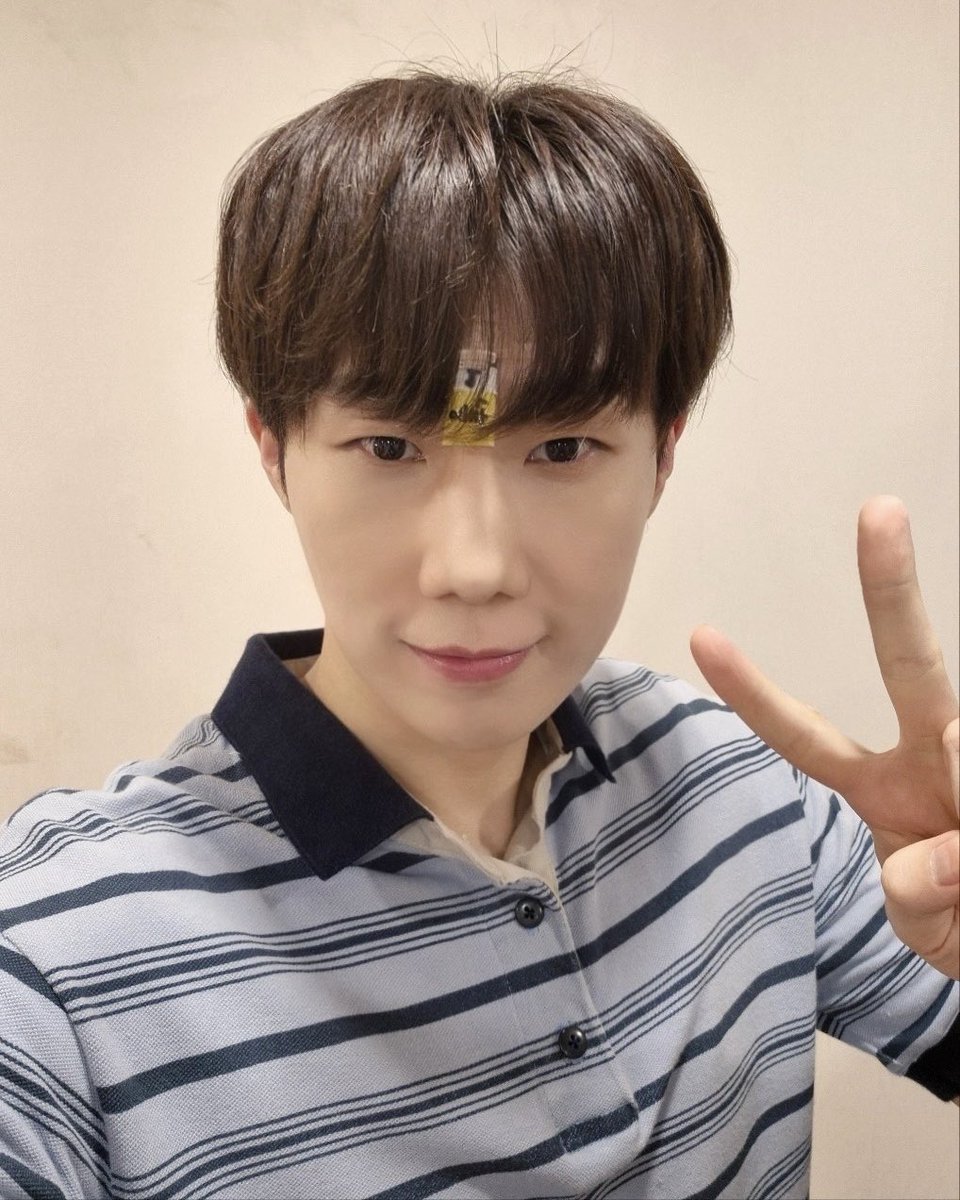 KSK_official's tweet photo. [📸] 뮤지컬 <디어 에반 핸슨> 서울 막공 종료!
　
관객 여러분을 웃음 짓고, 눈물짓게 한 규에반!
규에반 덕분에 행복했던 서울 공연 여정이 막을 내렸습니다 🥹
너무나 아쉽지만 우리는 곧 부산에서 만나요! ♥️
　
#KimSungKyu #김성규 
#뮤지컬 #MUSICAL 
#디어에반헨슨 #DearEvanHansen https://t.co/3Ku8eafsu4