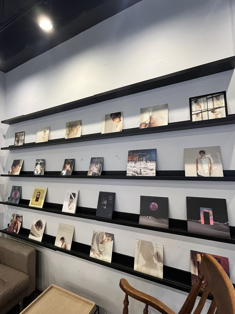 ekdls4193's tweet photo. 2일차도 야무지게 다녀온 고무…✨
처음 볼 단 몰랐던 감정들이 차올랐던 좋은 경험을 했습니다🥲 책상 위 적혀있던 메모들이 가장 인상깊어서 계속 보다가 아쉽게 떠나갔어요 🥲 다시한번 좋은 카페 열어주셔서 감사합미다 ♥️✨♥️

#Here622
#용화는_기억해_넌_잘하고_있어

@Here622 https://t.co/70gElEC3ud