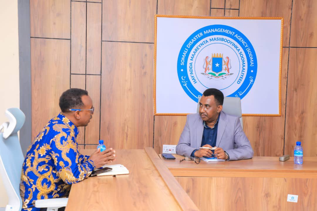 SoDMA_Somalia's tweet photo. 1/2. Mr. Abdulkadir Sharif Sheekhuna, senior advisor of SoDMA, met with Regional Coordinator at @caresom-Somali NGO Consortium to discuss preventing aid diversion and supporting the implementation of #SoDMA's plans and strategies. https://t.co/K6obFwCAuG