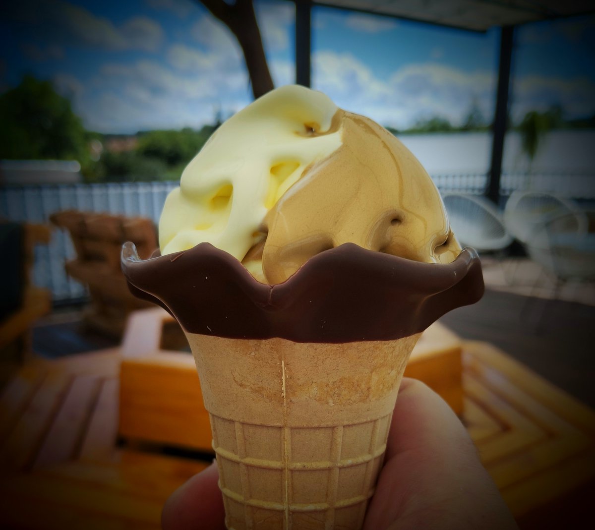 NFTaula's tweet photo. Ice cream time. Vanilla and salted caramel. 🍦🤤
#NFTaula #IceCream https://t.co/eF7DoL8XhQ