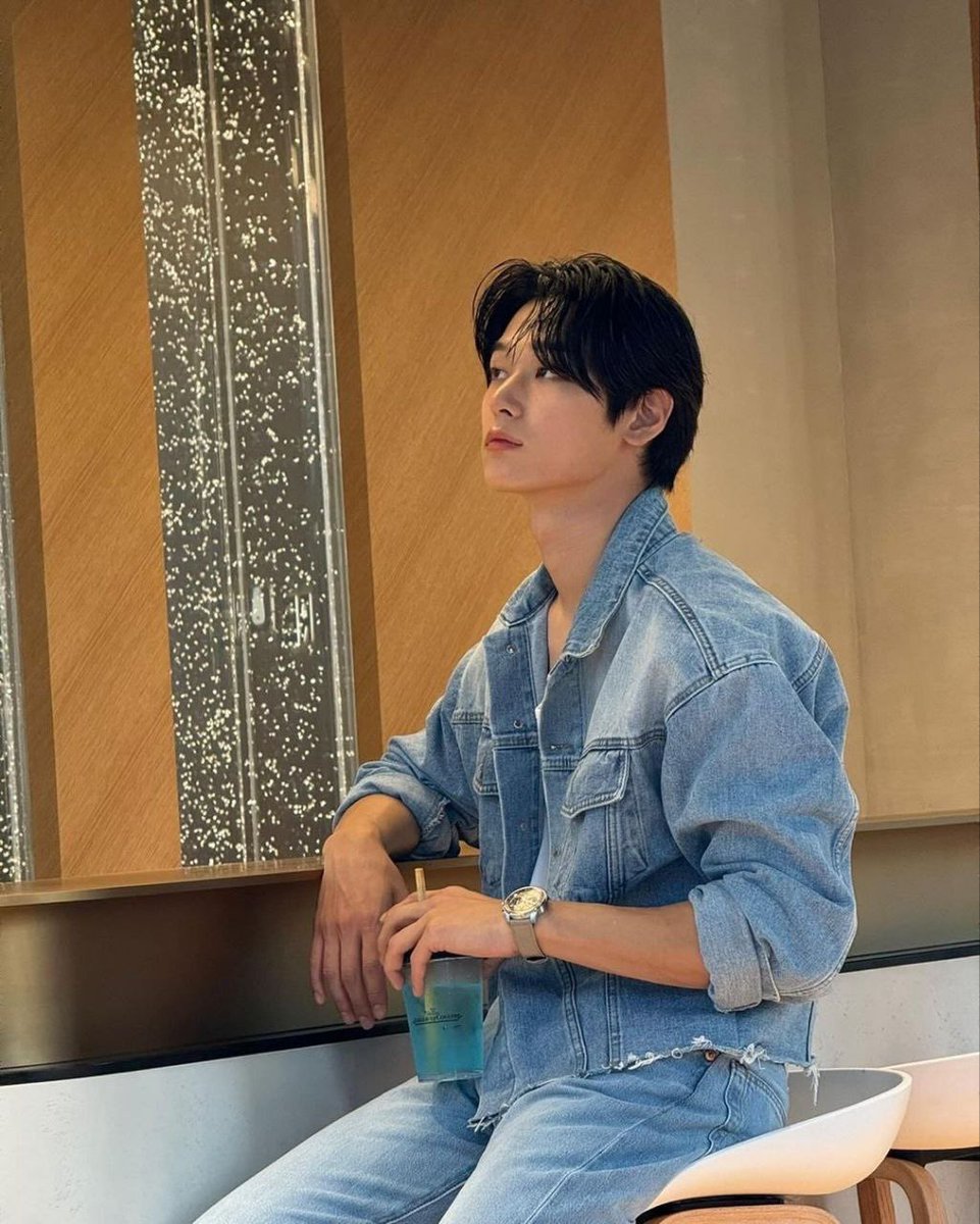 tbzs_archive's tweet image. [240622] 🐱 juyeon (tbzuyeon) on instagram update 

So fresh💙 
@ jaegerlecoultre 
#jaegerlecoultre 
#adventurespirit 
#polaris #예거르쿨트르 
#폴라리스 #어드벤처스피릿