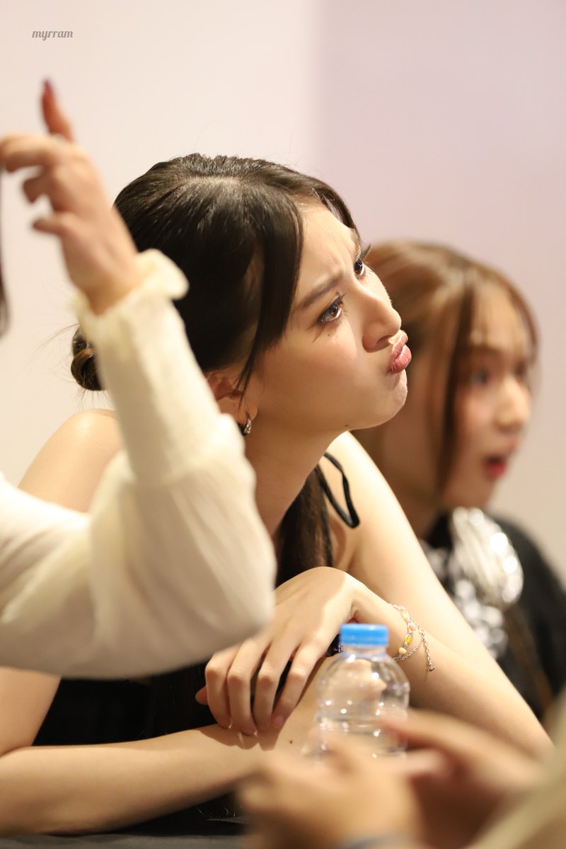 _myrram's tweet image. ☹️❓❓❓
@view_benyapa 
#YBOOKFAIR8xMilkLoveViewJune
#YBookFairxViewJune