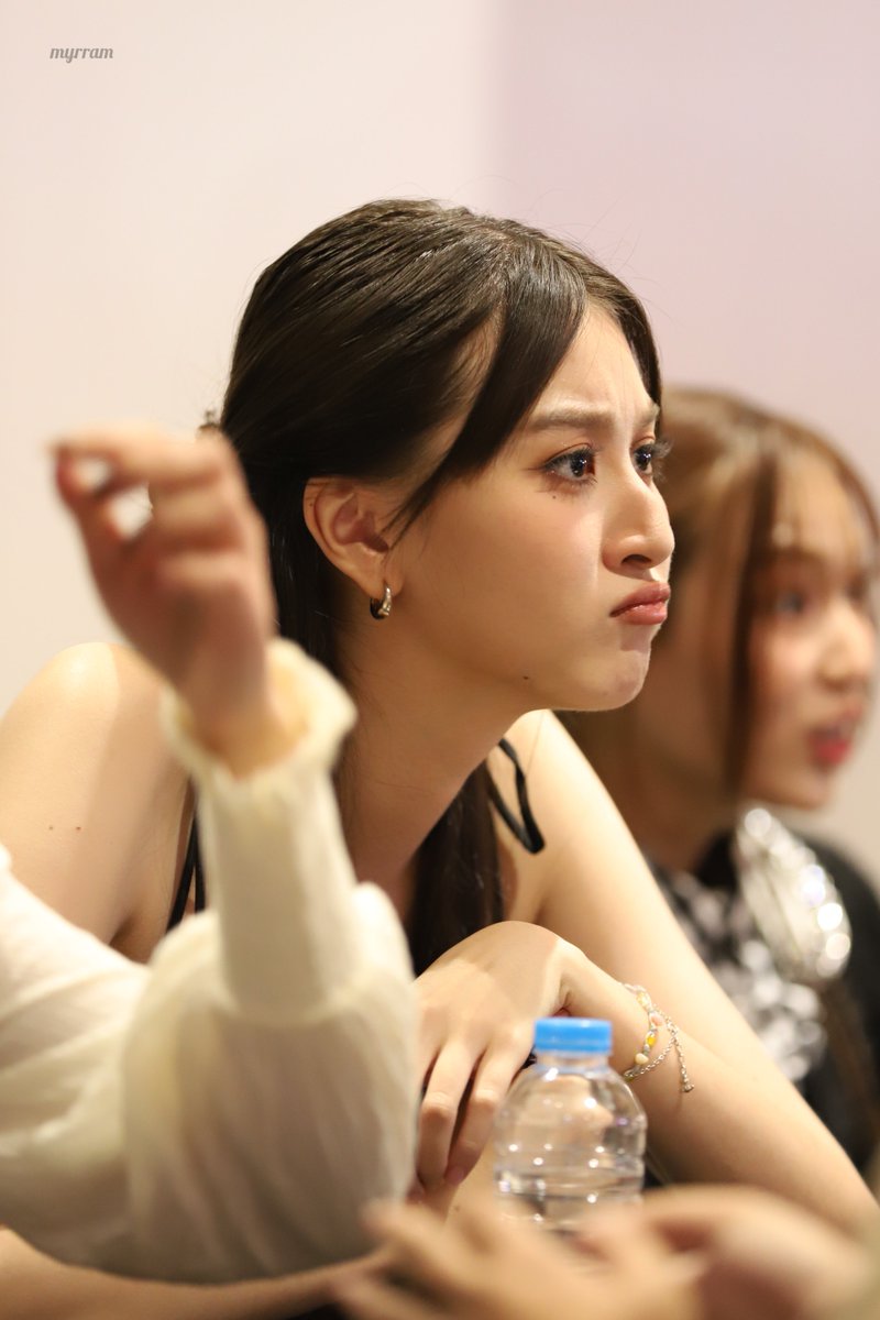 _myrram's tweet image. ☹️❓❓❓
@view_benyapa 
#YBOOKFAIR8xMilkLoveViewJune
#YBookFairxViewJune