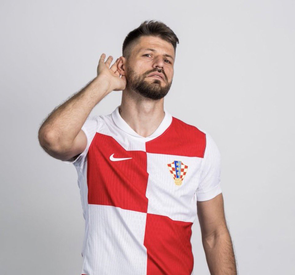 NazionaleFR_'s tweet image. 🗣️ Petkovic : 

« Je m’attend à ce qu’on batte l’Italie et j’espère que cela se produira. Ils ont montrés quelques faiblesses contre l’Espagne. »

Pov : ils ont pris 3-0 contre l’Espagne… 😭

(@CalcioNews24) #VivoAzzurro 🇮🇹