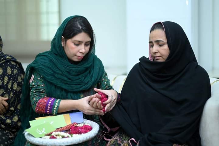 AKFWomenWing's tweet photo. Hair Energy and AlKhidmat Foundation Lahore Pakistan Celebrates ππ’π-ul-πππ‘π with Orphan Families.
#Alkhidmat #children #Lahore #kidsactivities #activitiesforchildren #EidulAdha #Celebrations #Orphan #families #HairEnergy #Collab #Gifts #distribution https://t.co/e3iVSviMG8