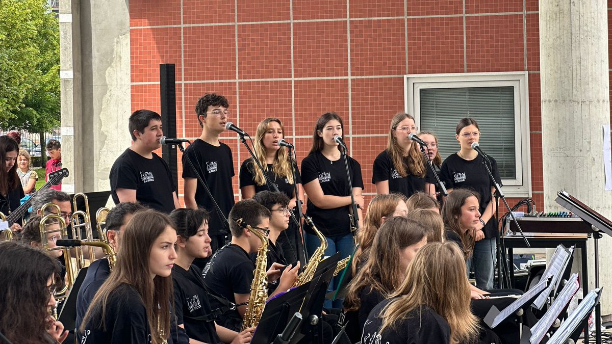 Fête de la 🎵 au rectorat avec les <a href="/Orchestreecole/">Orchestre à l'École</a> Aubusson/Parsac réunis. L'occasion d'écouter et de rencontrer d'autres projets musicaux de l'<a href="/aclimoges/">Académie de Limoges</a> . 🙏 <a href="/CDrucker_Godard/">Carole Godard</a> et <a href="/DurandC42166305/">Christophe Durand</a> pour votre invitation. <a href="/Dsden23/">DSDEN de la Creuse</a> <a href="/monsieurchrisbl/">Christophe BLANC</a> <a href="/damiensbenoit/">Benoît DAMIENS</a> <a href="/Departement_23/">Département Creuse</a>