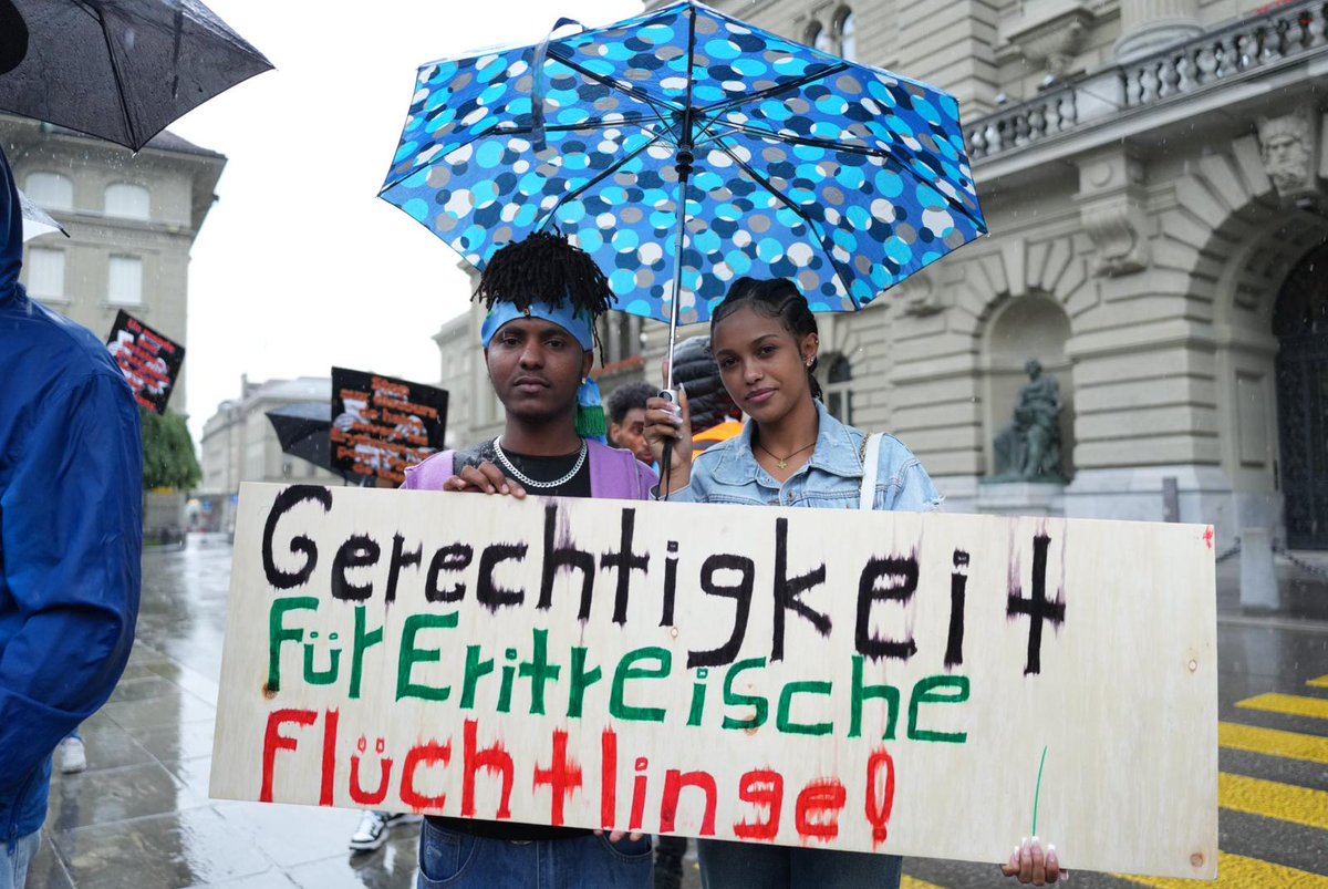 Migrant Solidarity Network (@networkmigrant) on Twitter photo Bern: Über 2000 protestierenden Eritreer*innen fordern:
1. Abschaffung der Passbeschaffungspflicht
2. Keine Ausschaffungen – weder nach Eritrea, Ruanda oder andere Staaten
3. Propagandafestivals des Diktators stoppen
4. Rassismus und SVP-Hassreden gegen Eritreer*innen stoppen Bern: Über 2000 protestierenden Eritreer*innen fordern:
1. Abschaffung der Passbeschaffungspflicht
2. Keine Ausschaffungen – weder nach Eritrea, Ruanda oder andere Staaten
3. Propagandafestivals des Diktators stoppen
4. Rassismus und SVP-Hassreden gegen Eritreer*innen stoppen