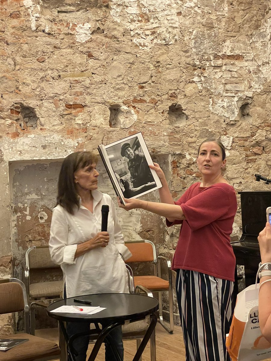 Albertmur3's tweet image. Thanks @Nicki_Germaine for sharing with us a piece of the story of @springsteen and the #estreetband
Superb book and pics. Thanks also to @LaCalders for the great signing 
#estreetnation @gwtallent #SpringsteenBarcelona 
 #Barcelona #springnuts #trampslikeus