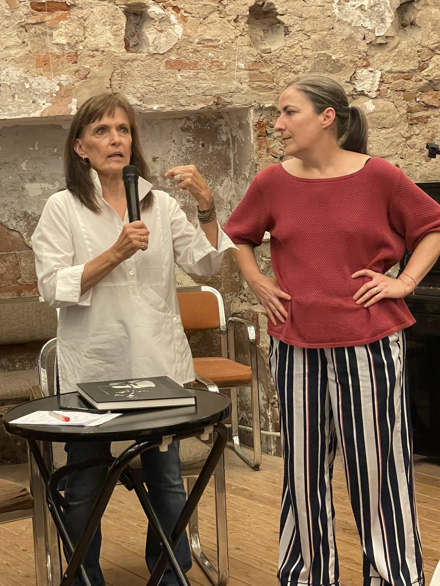 Albertmur3's tweet image. Thanks @Nicki_Germaine for sharing with us a piece of the story of @springsteen and the #estreetband
Superb book and pics. Thanks also to @LaCalders for the great signing 
#estreetnation @gwtallent #SpringsteenBarcelona 
 #Barcelona #springnuts #trampslikeus