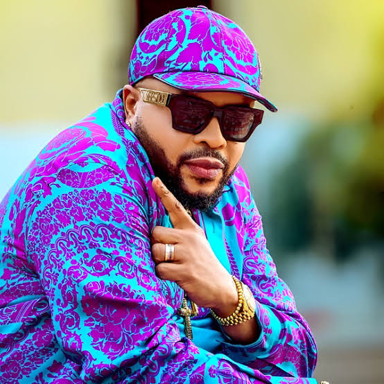 Rhumba dawa!!!!!...we live on Ramogi tv...Rhumba Takatifu..<a href="/tie_dero/">#TieDero RamogiTvKe</a> @deejaySmollet  ...Artist of the Day is JB Mpiana...what would you like to know about him?...Which is your favorite song by Jb Mpiana?