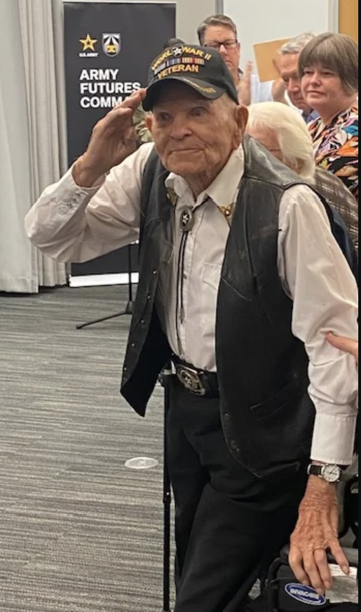 AUSAAustin's tweet photo. 14 June 2024, AFC Headquarters, Austin, Texas
TCAC assisted AFC with the Army's Birthday celebration. In attendance was PFC "Buck" Sloan, a WWII D-Day veteran. The veteran cut the birthday cake and everyone enjoyed the celebration! https://t.co/Sy1yvaAucH
