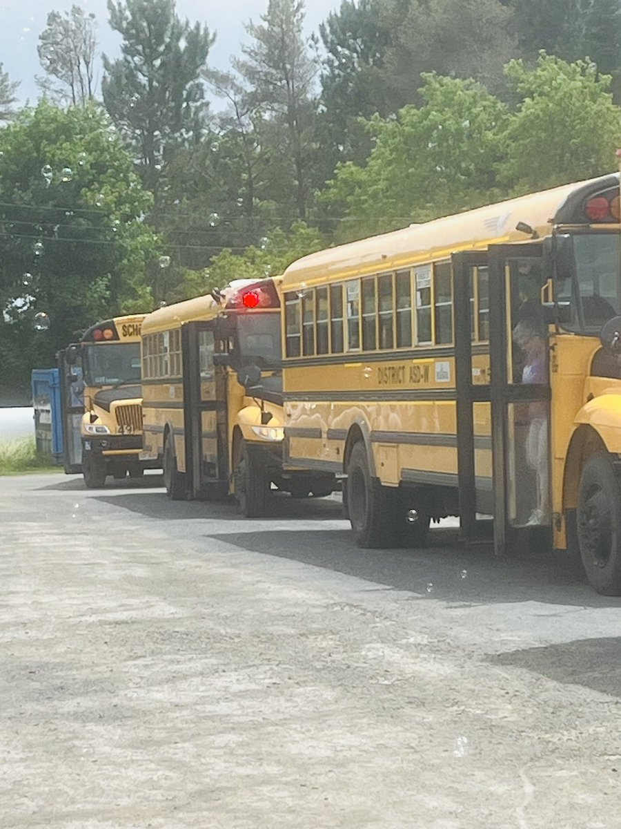 AESFunWing's tweet image. Teaching is hard, but when you work alongside these talented, caring and vivacious people, it’s still hard… but doable AND life changing🦊🚌🍎