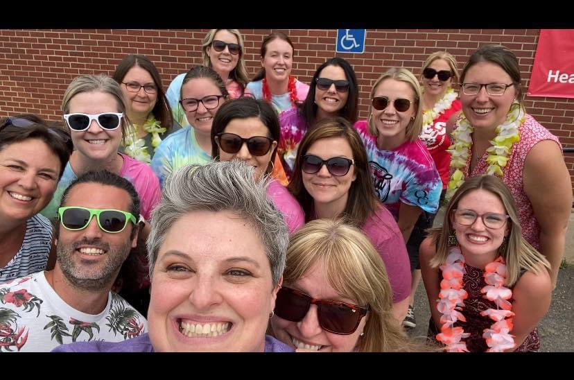 AESFunWing's tweet image. Teaching is hard, but when you work alongside these talented, caring and vivacious people, it’s still hard… but doable AND life changing🦊🚌🍎