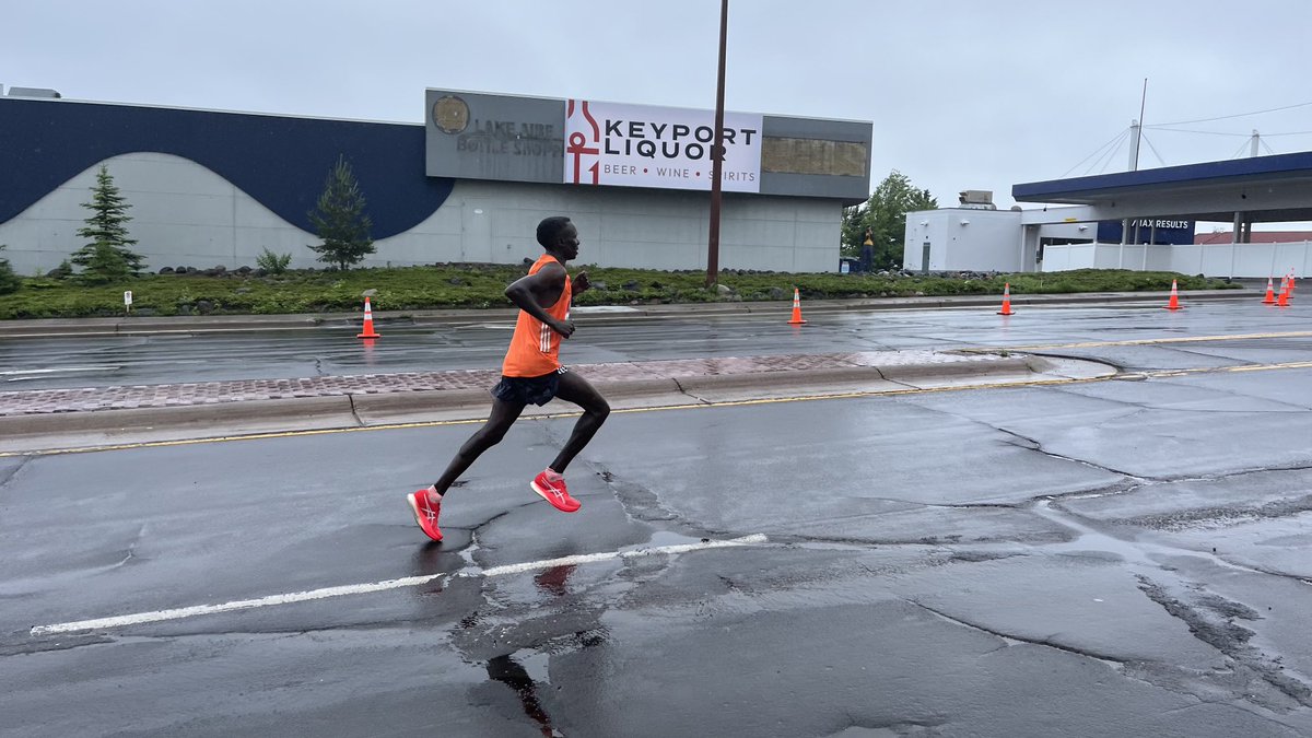 Lead runner at 26th!