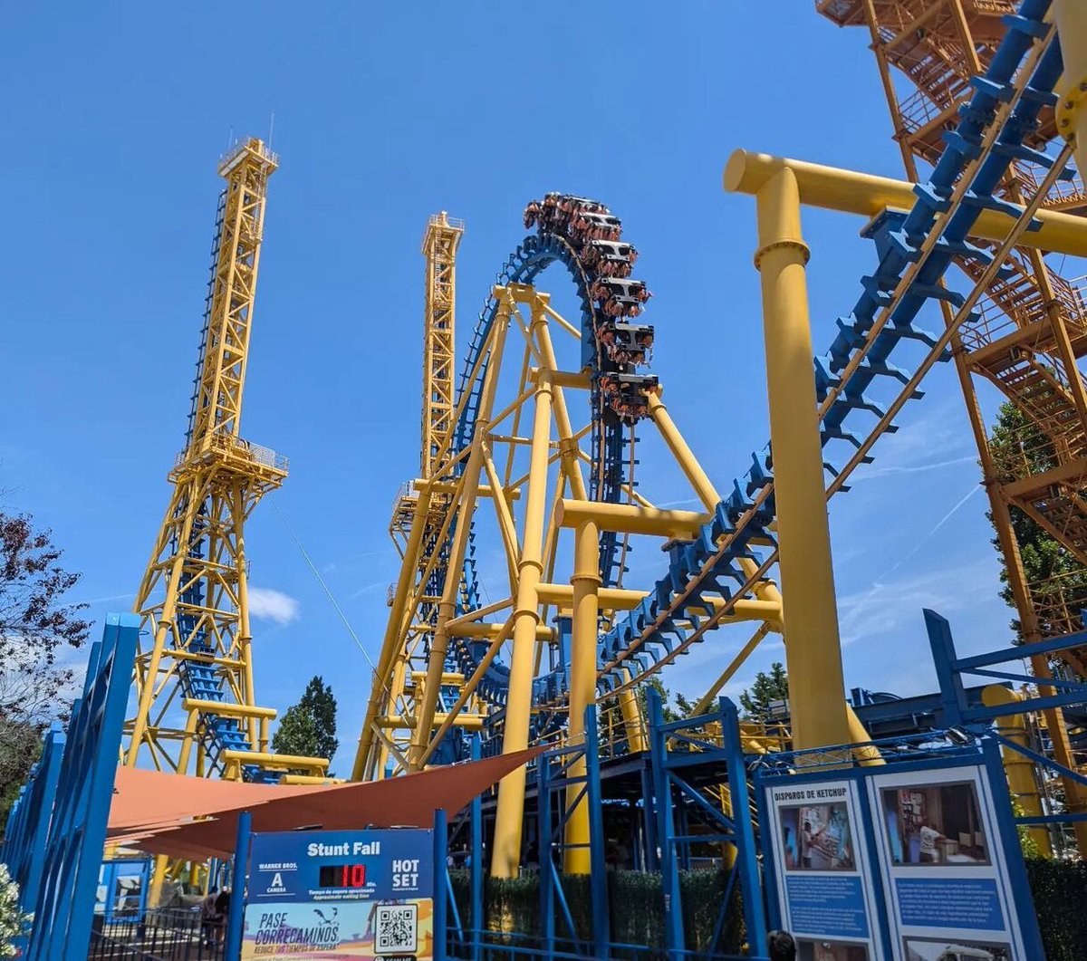 AutoRideCount's tweet photo. Stunt Fall is a Vekoma Giant Inverted Boomerang.
Offering an intense and unusual ride experience - have you ridden one of these crazy coasters?
#StuntFall #ParqueWarnerMadrid #Vekoma https://t.co/yXe3XcsUOi