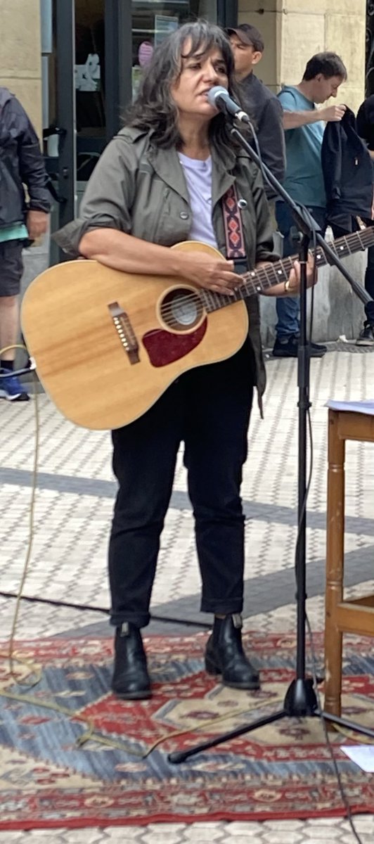 Milesker ⁦<a href="/anarirena/">Anari Alberdi</a>⁩ jator bezain emankor agertzeagatik beste behin …🔥🫶 cc/⁦<a href="/Dock_ofthe_Bay/">FESTIVAL CINE DOCUMENTAL MUSICAL DOCK OF THE BAY</a>⁩