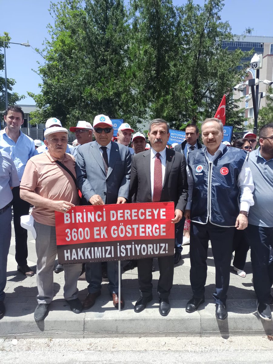EK GÖSTERGE NEREDE Sayın <a href="/selinsayekboke/">Selin Sayek-Böke🇹🇷</a> <a href="/ykaratepe/">Yalçın Karatepe</a> ve @VolkanDemirCHP lütfen <a href="/RTErdogan/">Recep Tayyip Erdoğan</a> ve <a href="/vedatbilgn/">Vedat Bilgin</a> ile <a href="/isikhanvedat/">Prof. Dr. Vedat Işıkhan</a> #BirinciDereceye3600 ek göstergeyi <a href="/memetsimsek/">Mehmet Simsek</a> Beye sorarmısınız
SEYYANENİDE UNUTMAYIN 
<a href="/eczozgurozel/">Özgür Özel</a>