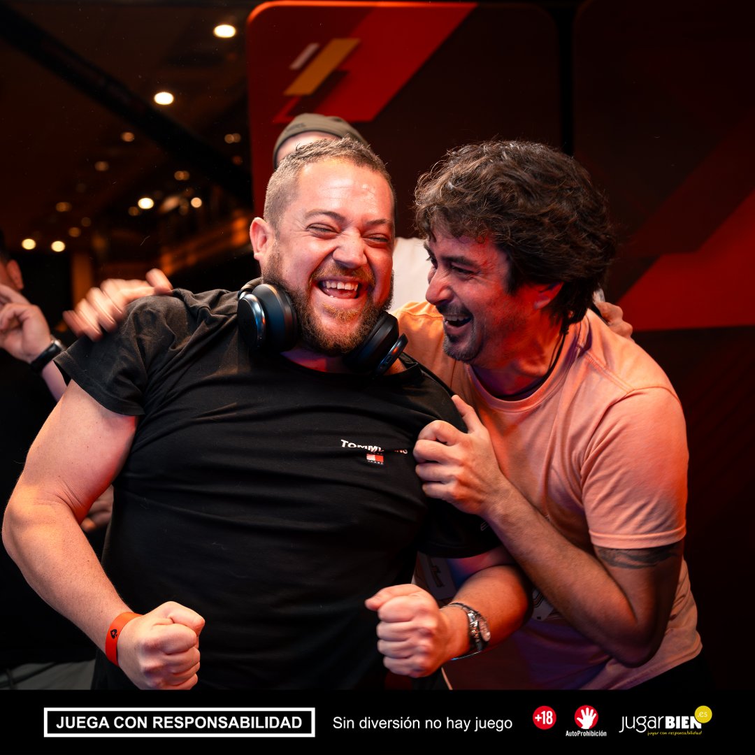 PokerStarsSpain's tweet photo. El 🇪🇸 Juan Carlos López pasó por nuestro #ESPT y salió con un #SilverPowerPass debajo del brazo. 

Y vivió todo el proceso. Vinculó su cuenta, sufrió por su victoria, celebró runear como los dioses y terminó recibiendo un premio valorado en 2.300 €. 

¿Qué más se puede pedir? 😂 https://t.co/Acoy4Ckeri