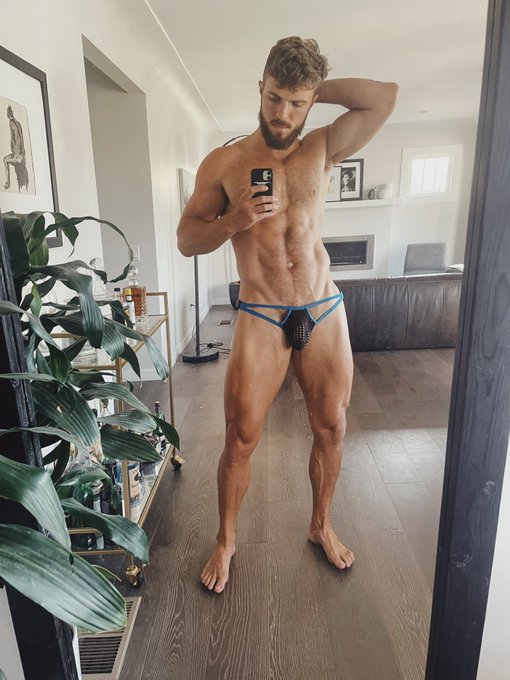 Anyone know where these undies from? Trynna get a new pair since I lost them :) https://t.co/HuJb2Ec