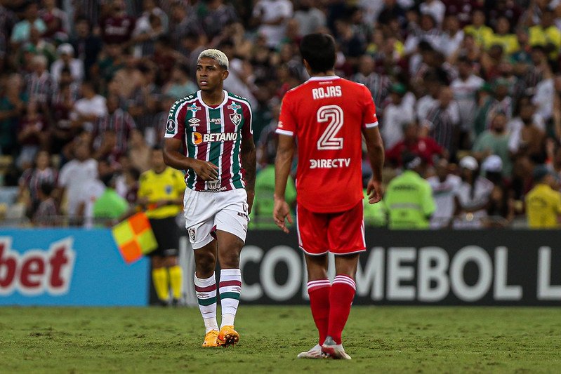 PerfilDaCentral's tweet photo. ⚠️ Essa foi a segunda vez que o zagueiro Rojas tomou porrada do Fluminense.

A primeira vez foi em Fluminense 5x1 River Plate, pela Libertadores do ano passado. #informacao https://t.co/RH8InUaVn9