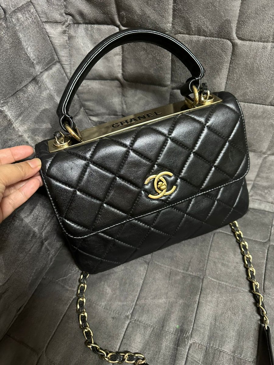 aechaibrahim's tweet photo. @twtbiy Carilah perempuan yang suka handbag bundle selected leather yang cantik gila, slow life, but happy, jangan lah cari perempuan yang gila kan suami orang

Tengok macam beg ni, classy , jadilah perempuan yang classy 🙂

Nak beli, boleh dm kita 🙂 https://t.co/O2VvKhwO6M