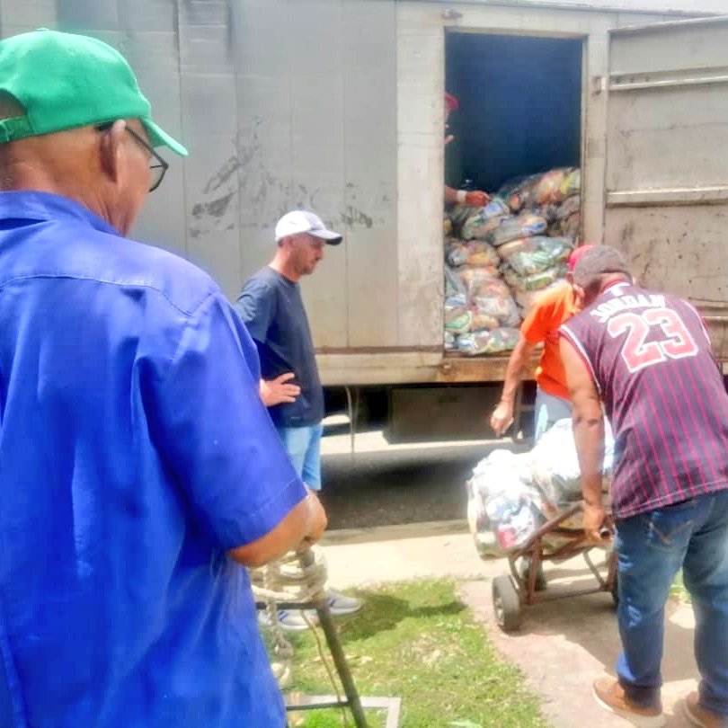Minppaltru's tweet photo. Continuando con el indetenible trabajo de la Misión Alimentación, despachamos 1.655 combos CLAP para atender a 1.551 familias de la Base de Misiones "Yenny Morón", municipio Pampanito.

#CombatientesConNico https://t.co/qMbt0ut6Qz