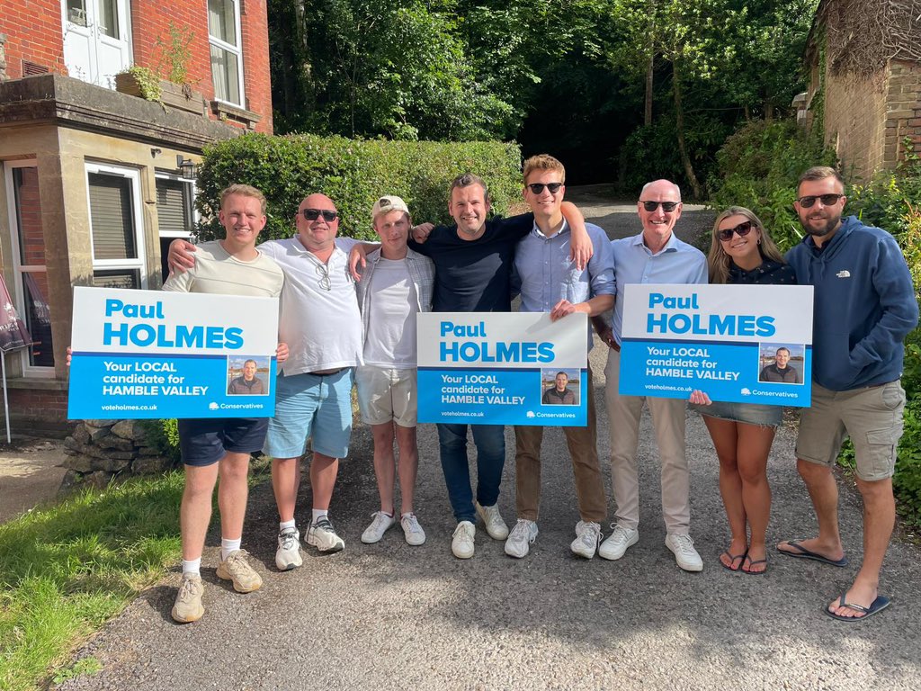 pauljholmes's tweet photo. Some great friends came to help my campaign in Hamble Valley. Hitting the doors in Hedge End and Netley. A beautiful day and some sunburn! https://t.co/yG7VJNt5Ll