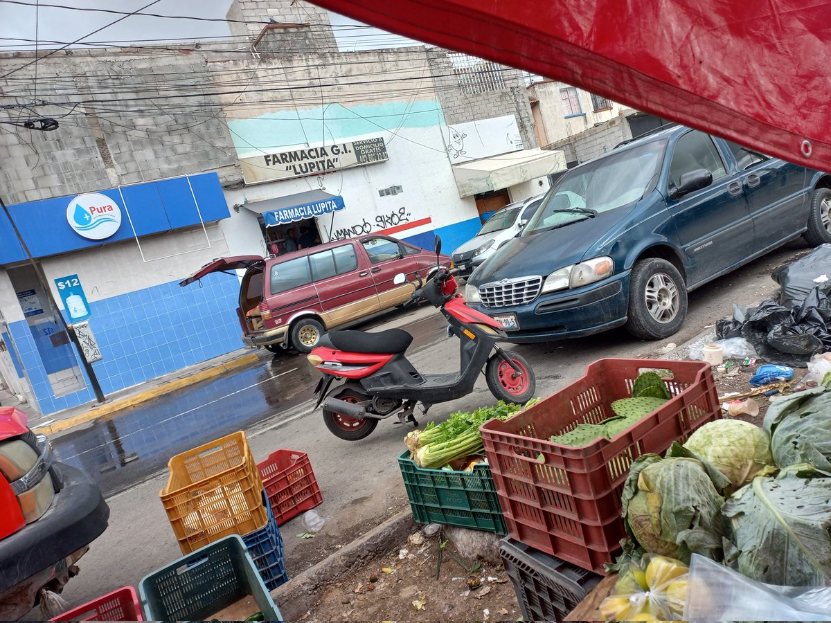 <a href="/qromunicipio/">Municipio de Querétaro</a> 
<a href="/cea_qro/">CEA Institucional</a> 
Combo de servicios no atendidos, por favor 

*la fuga es de drenaje sanitario 

Calle Praxedis Guerrero esquina con Monte Sacro 
Col. Ricardo Flores Magón
