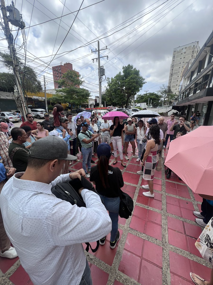will071323's tweet photo. Multitudinaria y masiva asistencia a la primera #RutaObregón del 2.024. organizada por el @Banrepcultural conociendo más sobre el Mural “Tierra, Mar y Aire”. 

Los Barranquilleros sí asistimos a los buenos eventos culturales (para los que dicen que no hay nada que hacer). https://t.co/X426DSMHeR