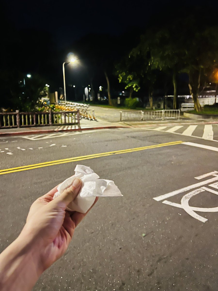 今天才發現
南港公園離我家騎ubike只要15分鐘
好近、好好吃🤤😈