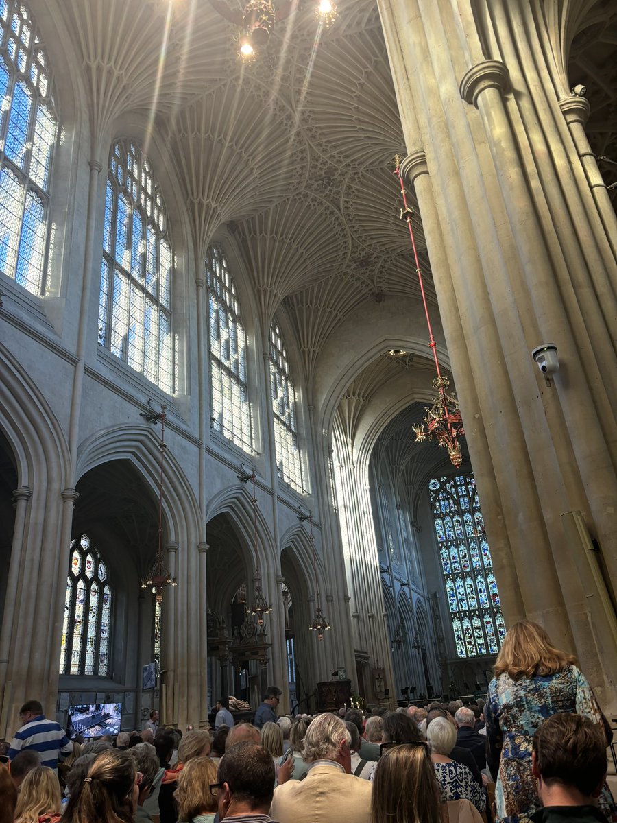 Tonight I’m at Bath Abbey with <a href="/stjohnambulance/">St John Ambulance England</a> supporting <a href="/BathSJA/">St John Bath & North East Somerset Network</a> for the Night at the Opera. <a href="/SJA_Students/">SJA Student Volunteering</a> #mysjaday #SJAStudents